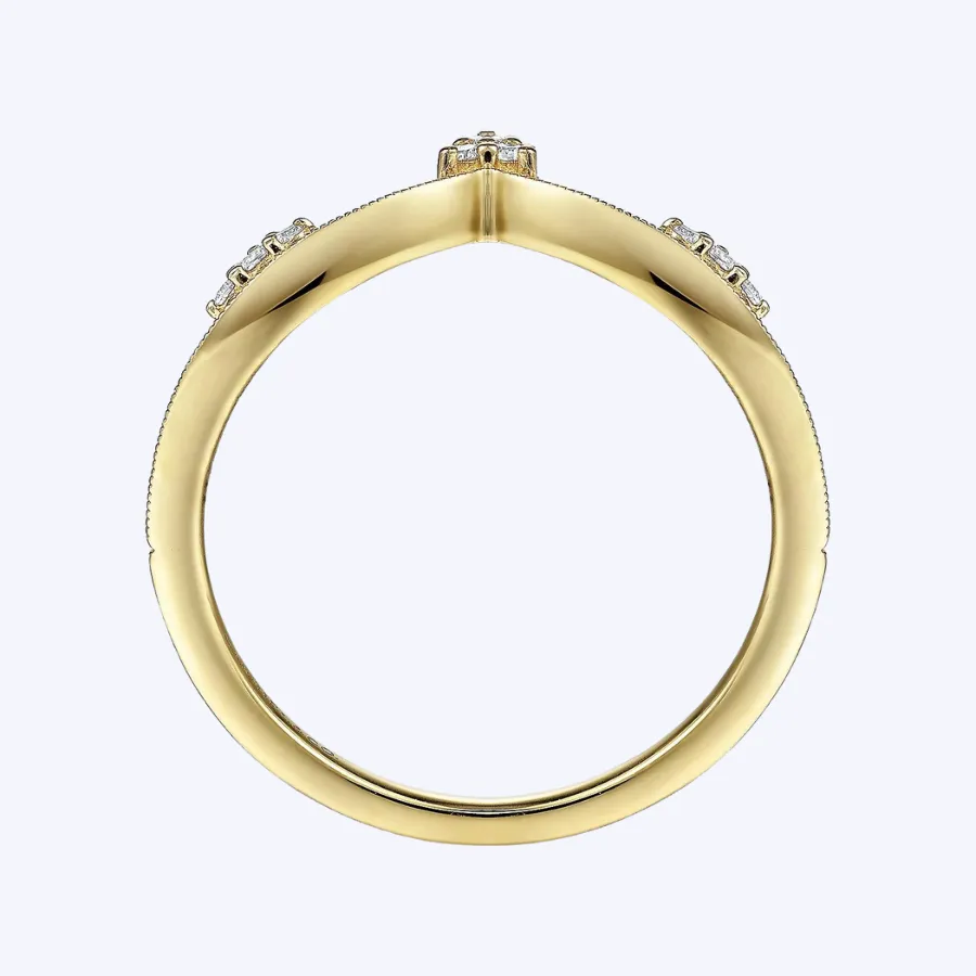 Curved Diamond V Ring