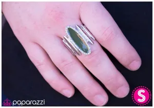 Paparazzi Ring ~ Do Not Fence Me In - Green