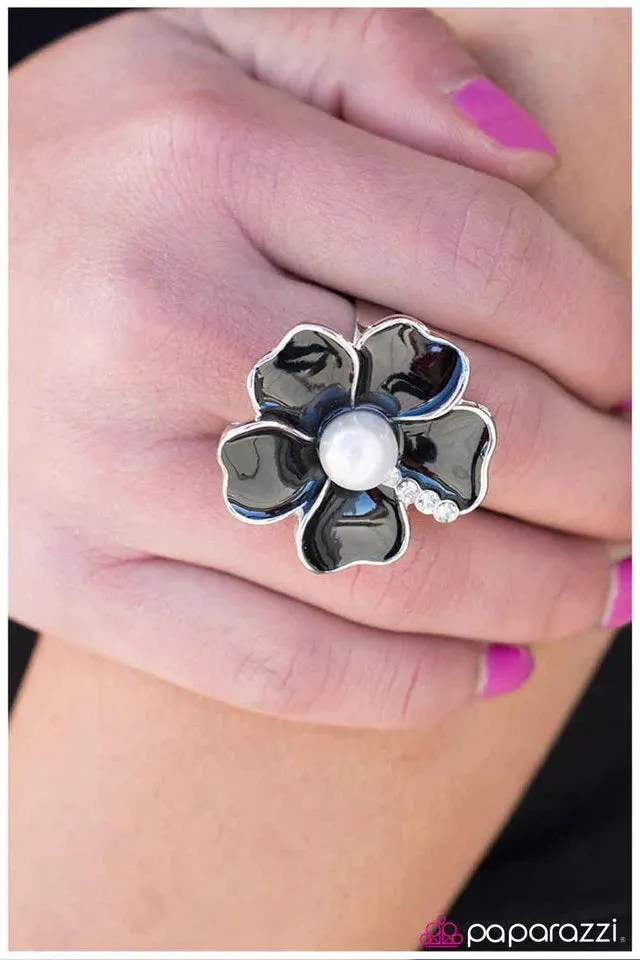 Paparazzi Ring ~ Dont Make a Fuss - Black