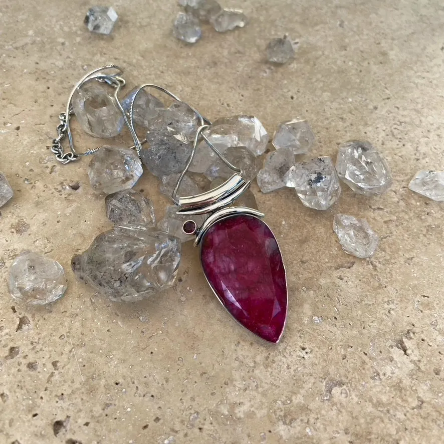 Ruby Quartz Teardrop Necklace - Luna