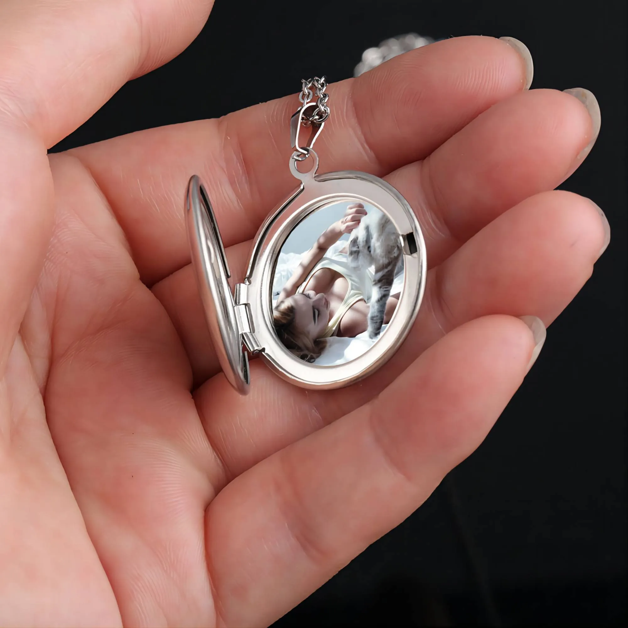 Wedding Gift For Couple Custom Color Photo Round Locket Necklaces Pendant