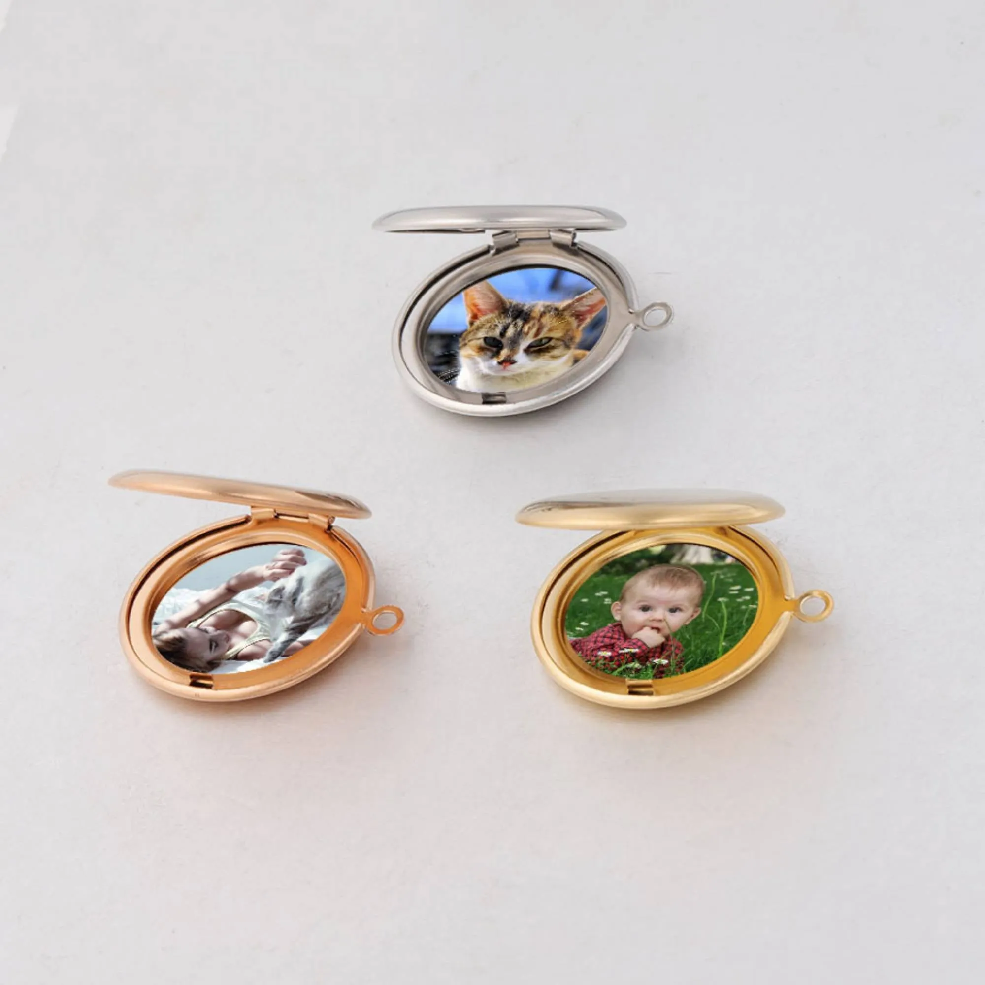 Wedding Gift For Couple Custom Color Photo Round Locket Necklaces Pendant