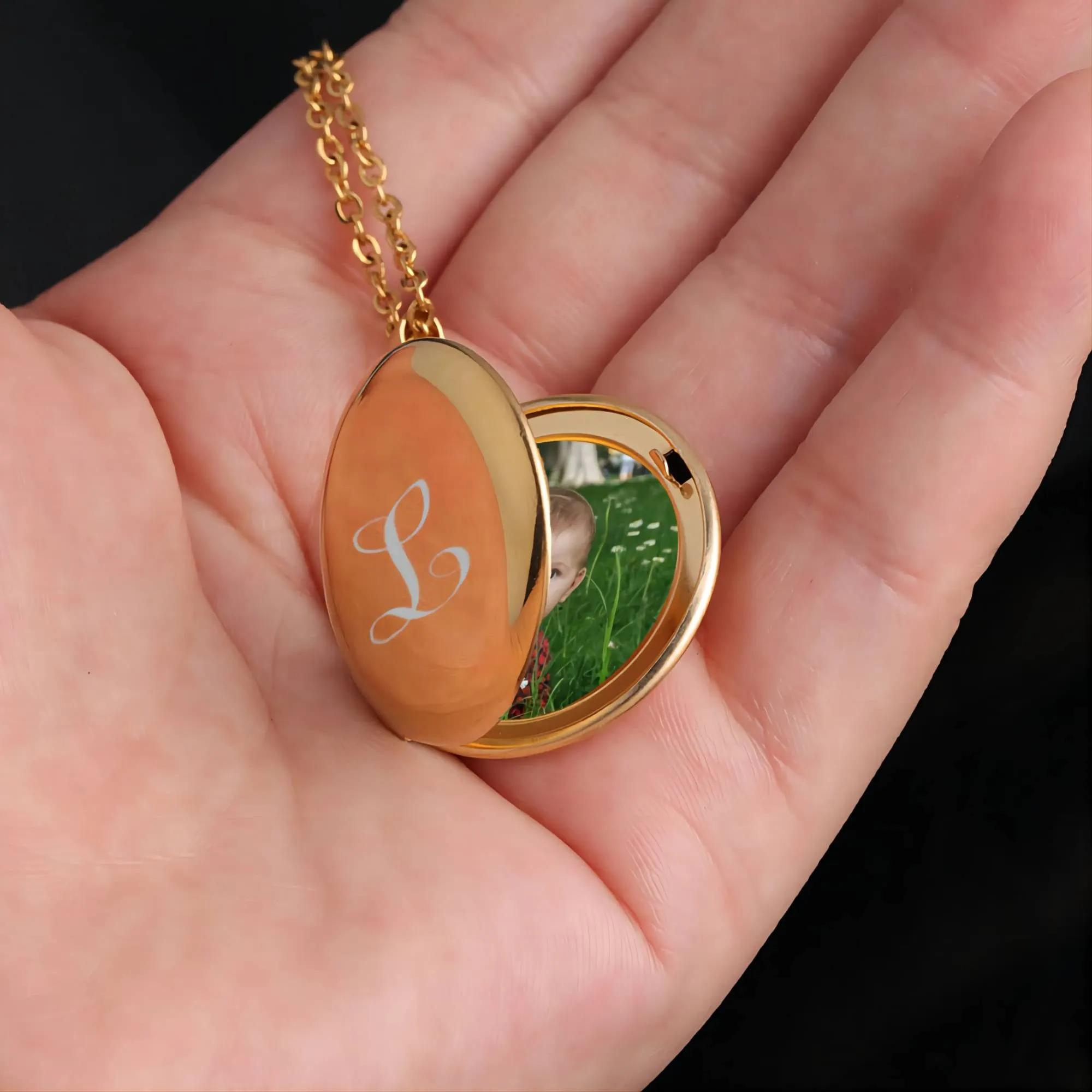 Wedding Gift For Couple Custom Color Photo Round Locket Necklaces Pendant