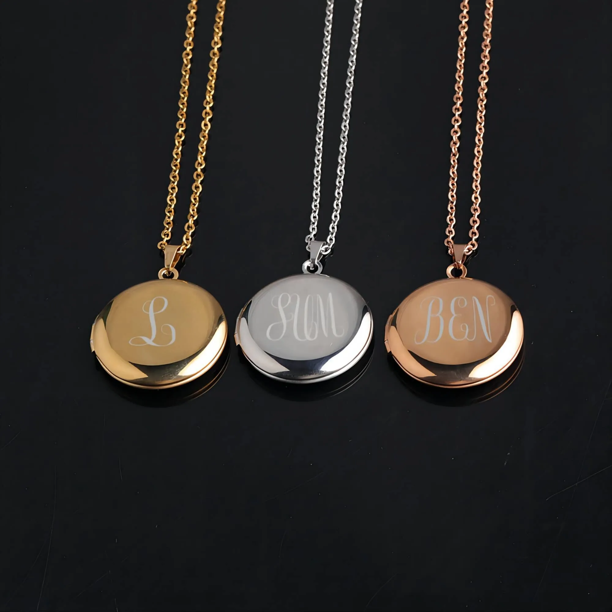 Wedding Gift For Couple Custom Color Photo Round Locket Necklaces Pendant